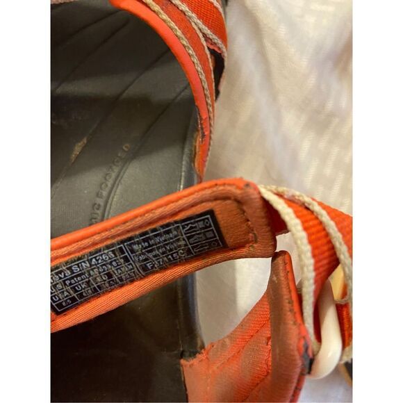 Red Teva tirra sandals used peeling 8.5 - Picture 5 of 6